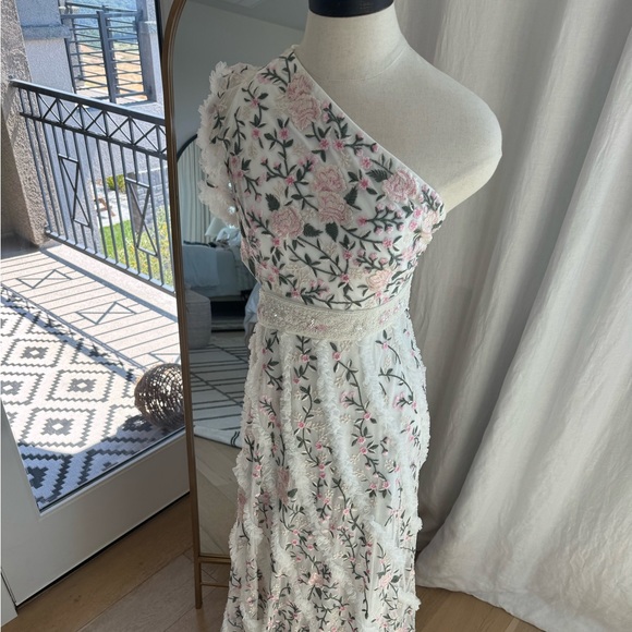 MAC DUGGAL Floral Embroidered Ruffle One-Shoulder Gown in Ivory Size US 6 - Picture 16 of 16